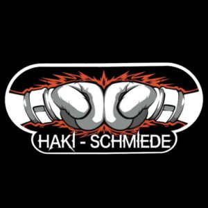 Quadratisches Logo Haki Schmiede. Zwei Boxhandschuhe treffen aufeinander